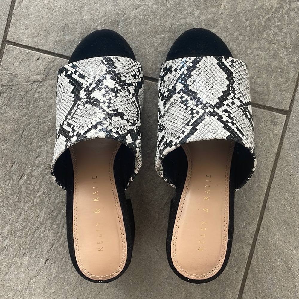 Kelly and Katie open toe snakeskin mule heel size 6.5